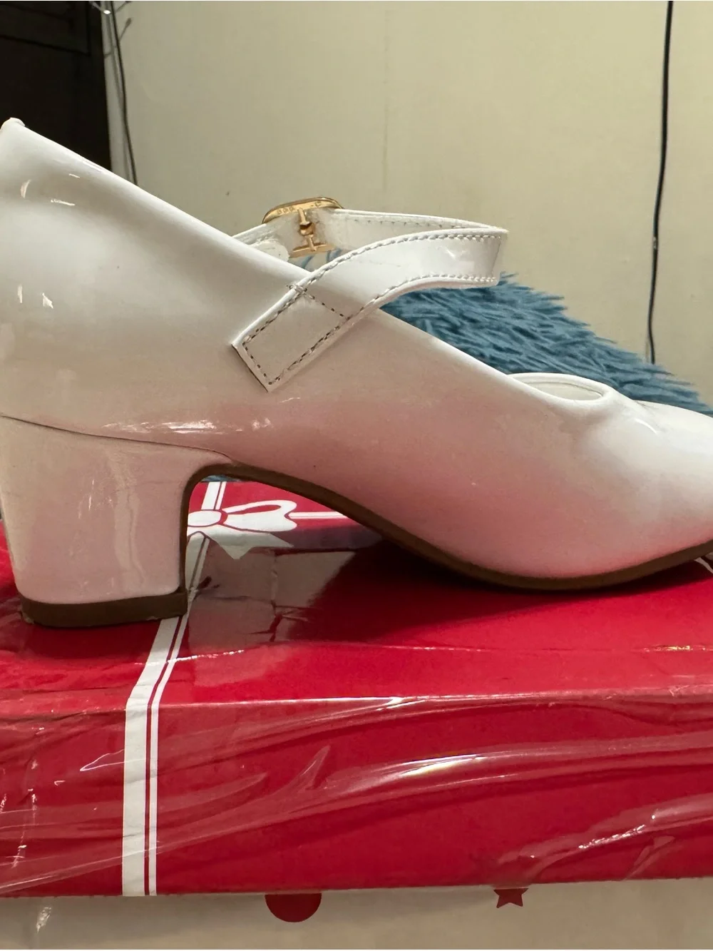 Sinn White Patent Mary Jane Shoes for Kids with Gold Buckles